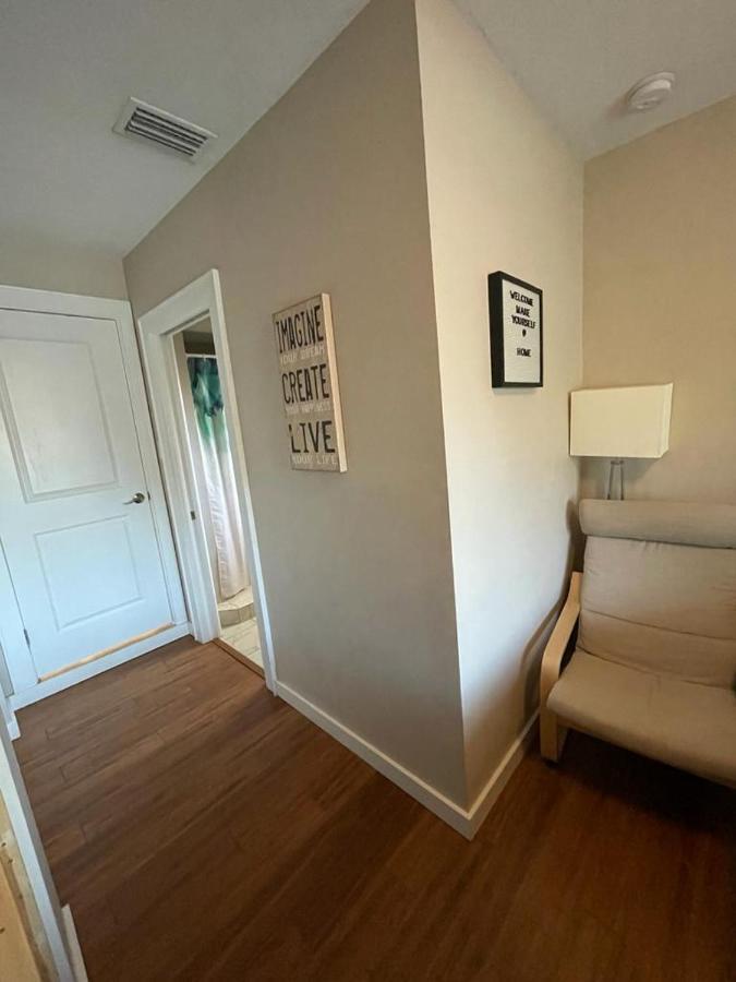 Quaint Guest Room Close To Siesta Key Sarasota Zewnętrze zdjęcie